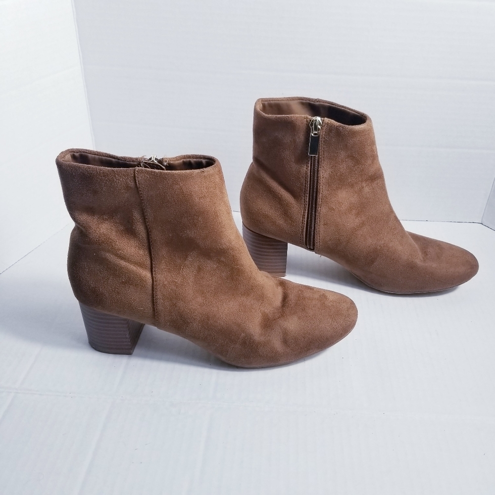 A NEW DAY HEELED BROWN BOOTS SIZE 7.5